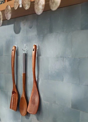 4063565404320